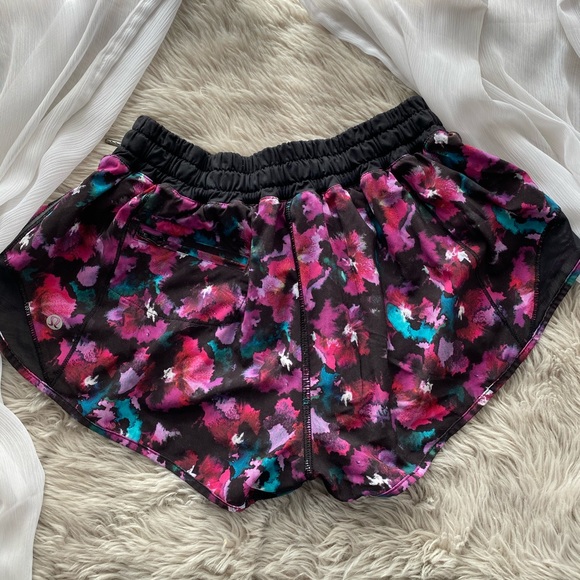LuluLemon Patterned Shorts - Picture 3 of 4